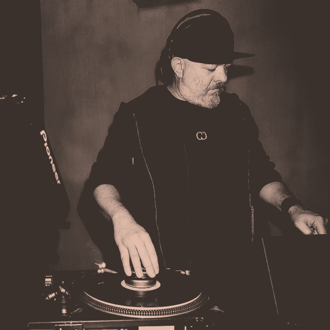 DJ